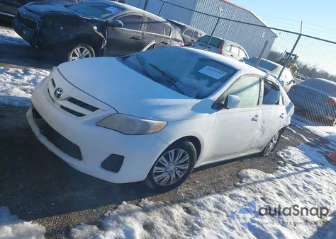 2011 Toyota Corolla Le z USA, uszkodzony, nr VIN 2T1BU4EE5BC684383